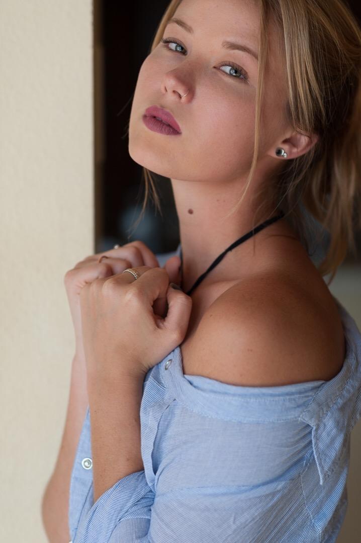 Female model photo shoot of Dani Leigh 