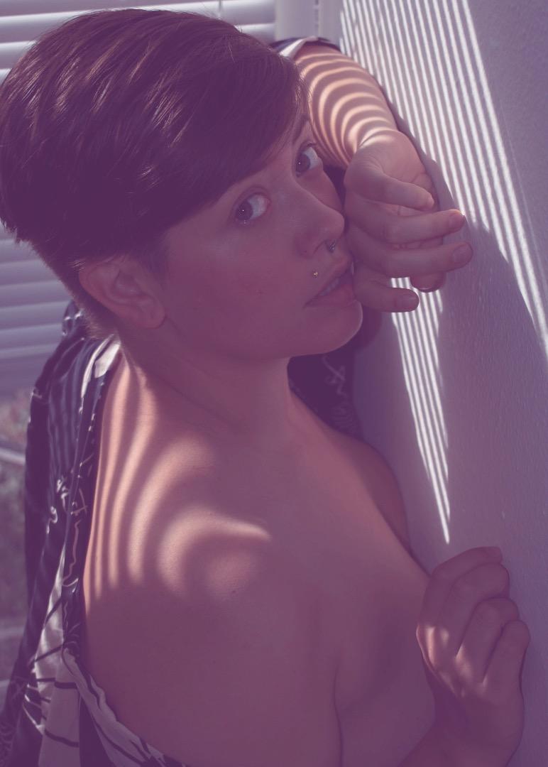 Female model photo shoot of Remi Ferdinand