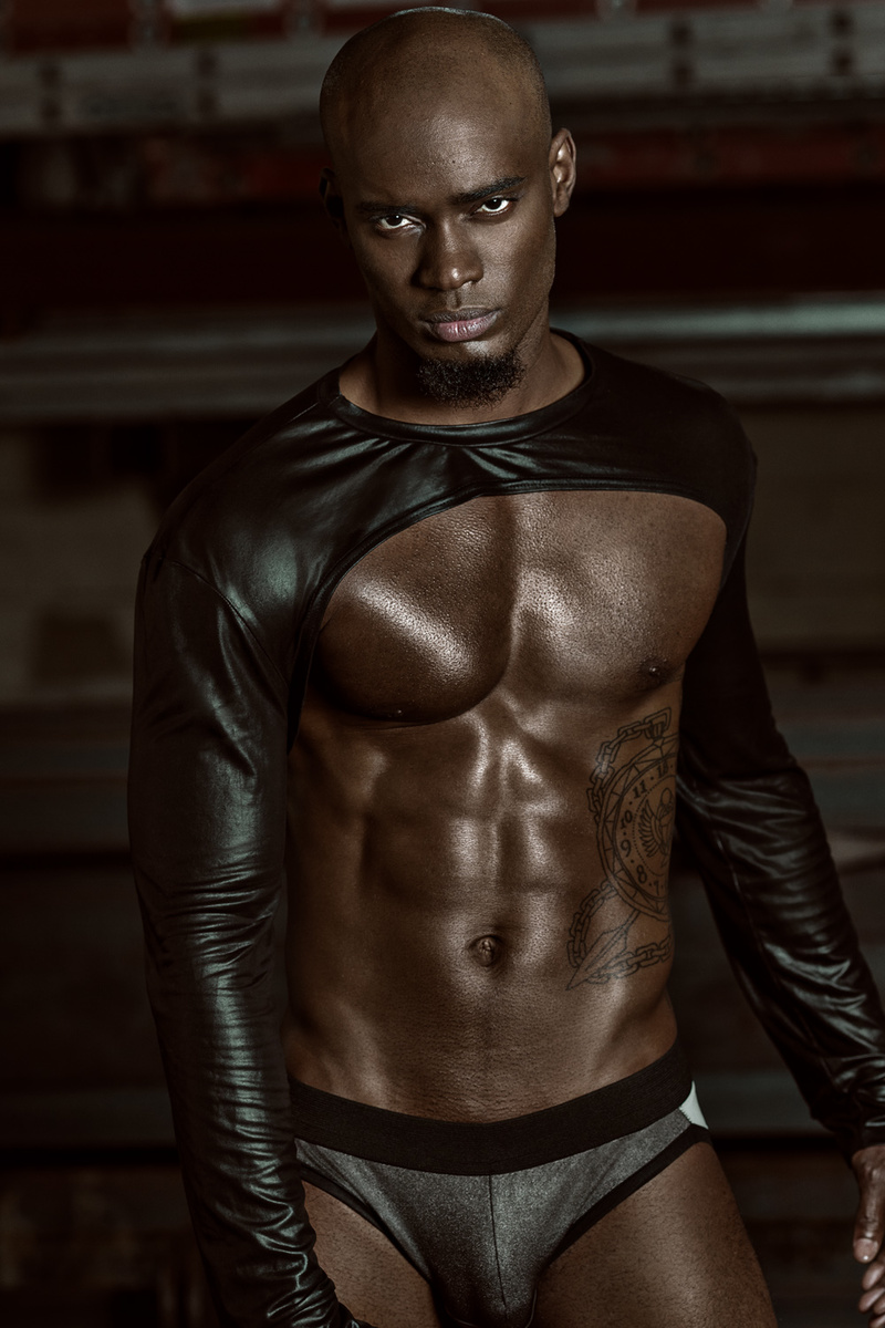 Male model photo shoot of Aaron Ford