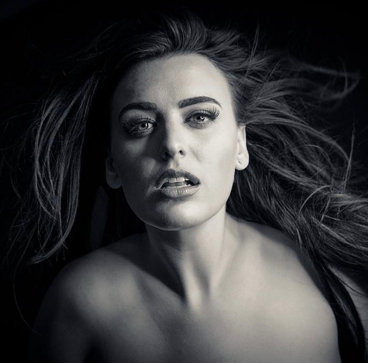 Female model photo shoot of Lexi Carter