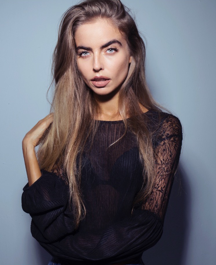 Female model photo shoot of GraceUv