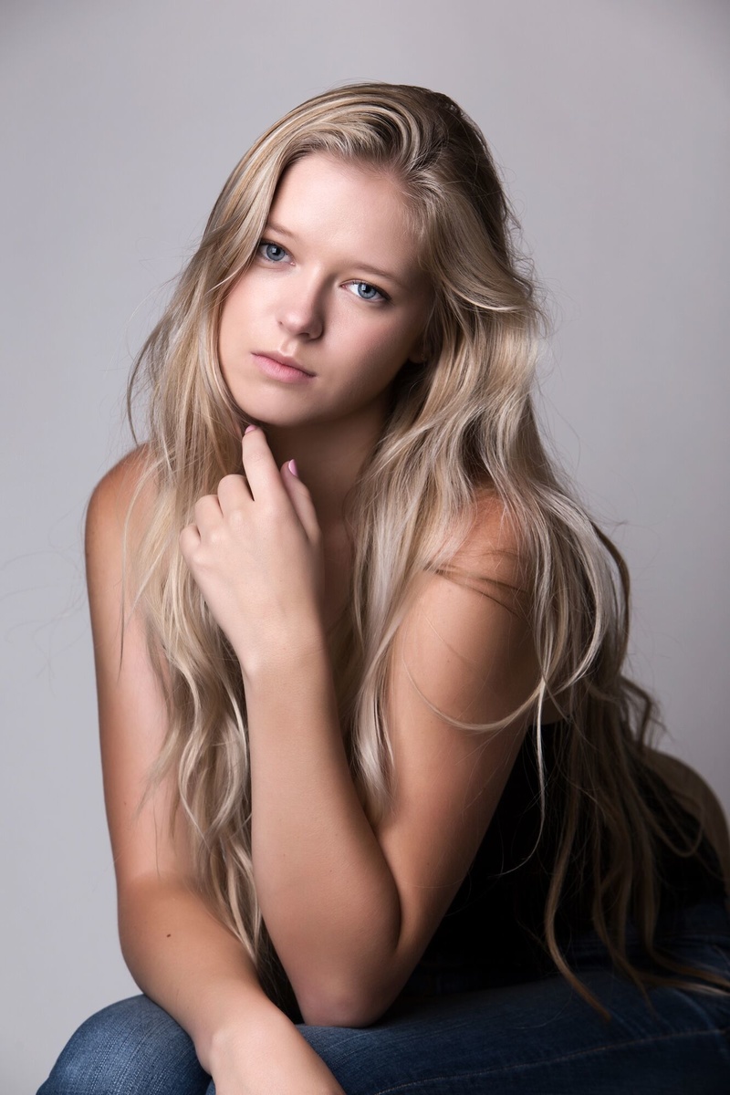Female model photo shoot of iclaireelise