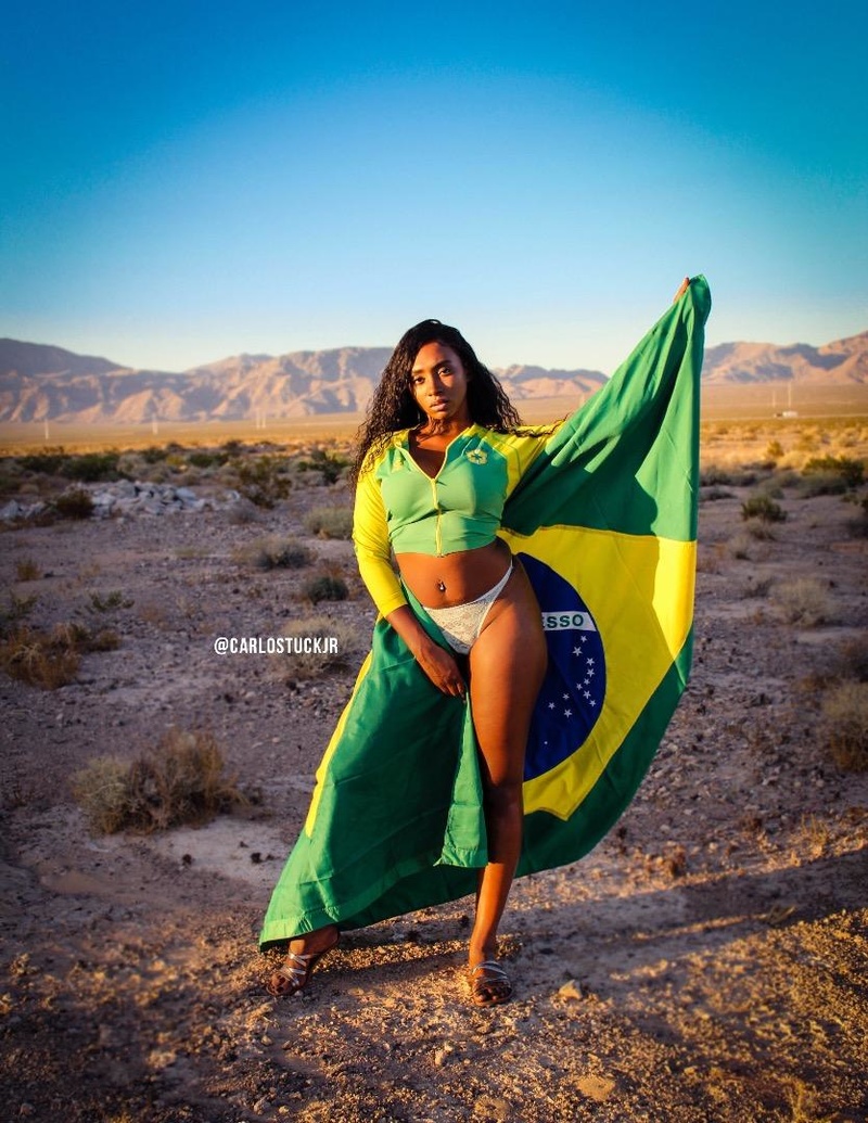 Female model photo shoot of Nathalia Domingos