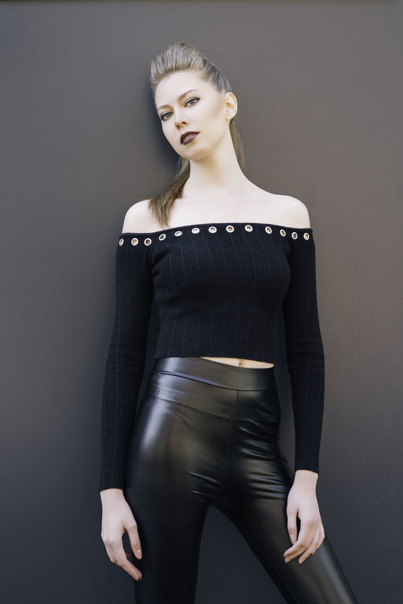 Female model photo shoot of Daria_aleks