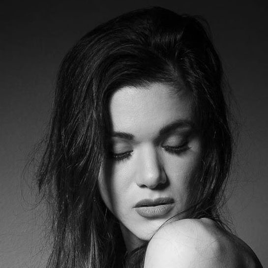 Female model photo shoot of Devin Vindas