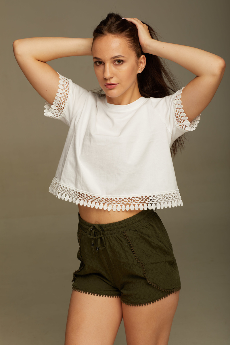 Female model photo shoot of Alina22