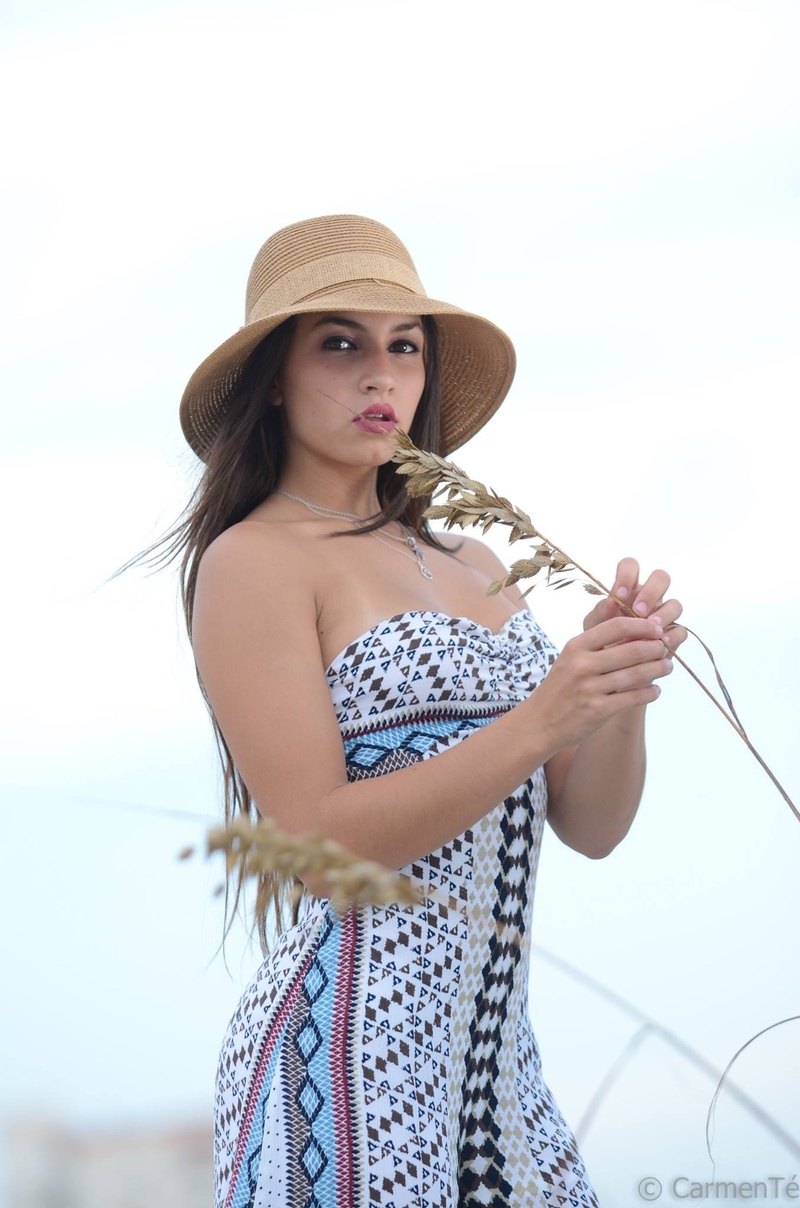 Female model photo shoot of Daniela Ayala