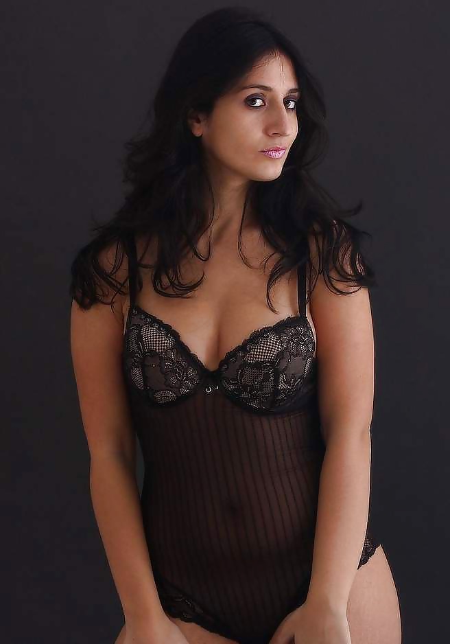 Female model photo shoot of Samprita