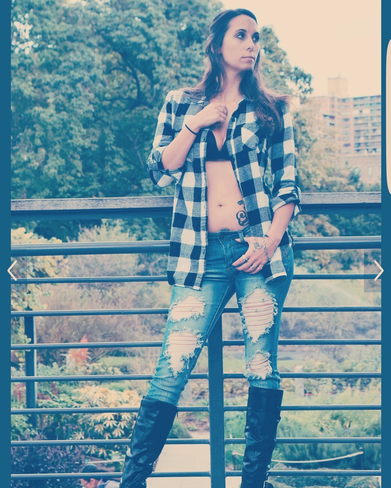 Female model photo shoot of Janeykay514