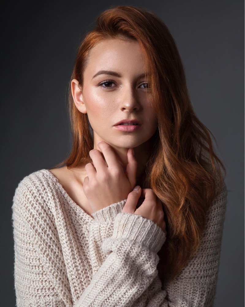 Female model photo shoot of Petra123