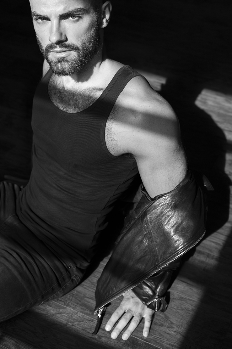 Male model photo shoot of 2fphoto