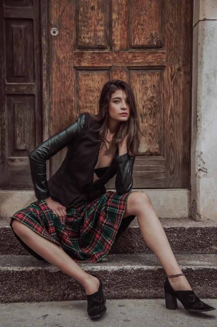 Female model photo shoot of Luisa Aponte
