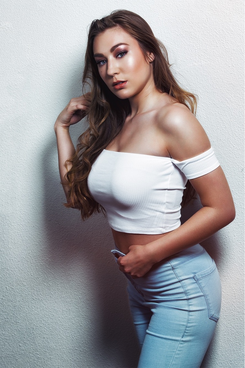 Female model photo shoot of bexxiegirl