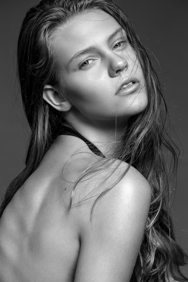 Female model photo shoot of Alexandria Rowlen