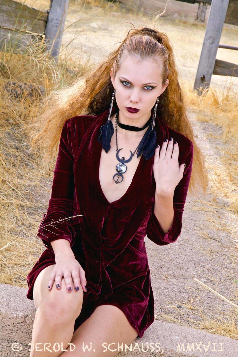 Female model photo shoot of Zoe Vandolof