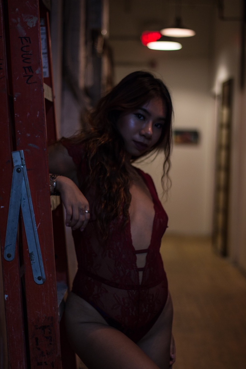 Female model photo shoot of Hannie Nguyen