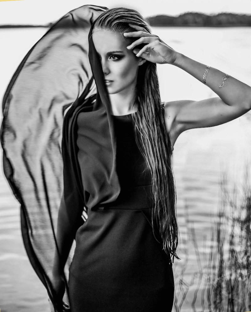 Female model photo shoot of Kasia Zientkowska