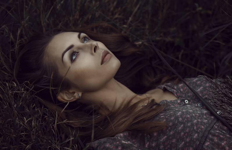 Female model photo shoot of Daria Khorosheva