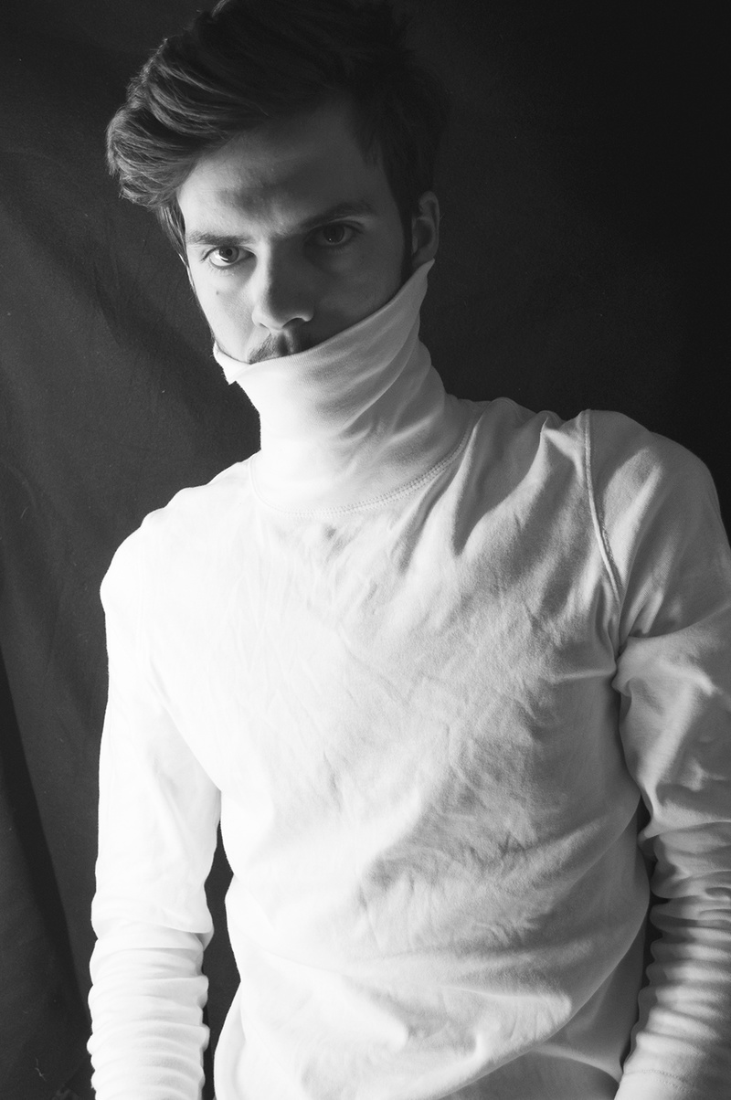 Male model photo shoot of Elliott Schuman