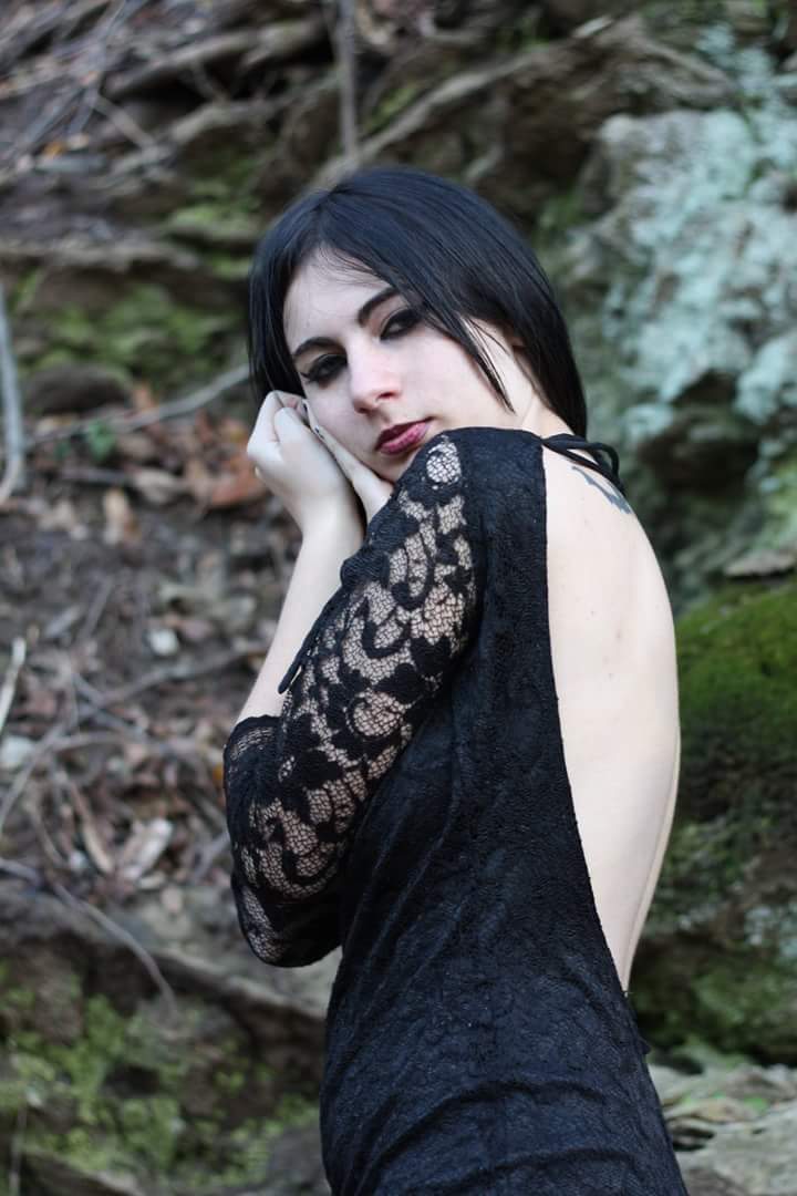 Female model photo shoot of Gothicbatty 