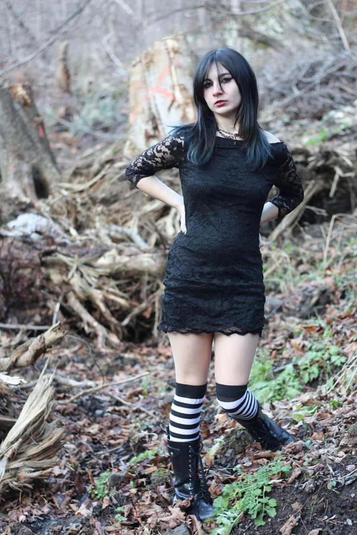 Female model photo shoot of Gothicbatty 
