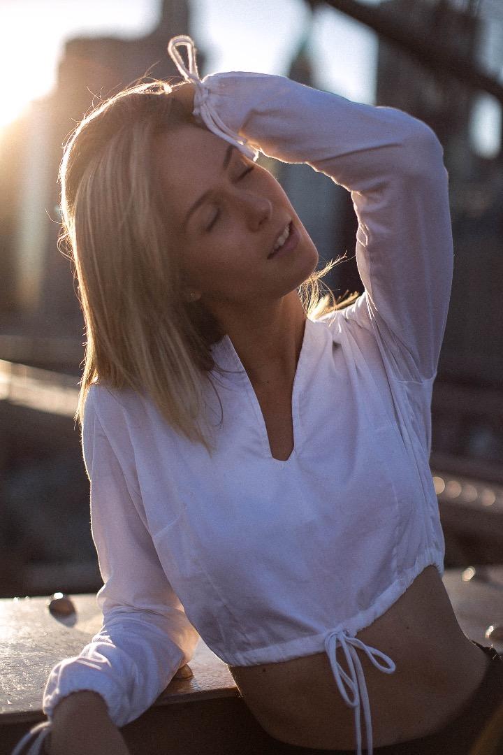 Female model photo shoot of annikabriggs in Brooklyn Bridge