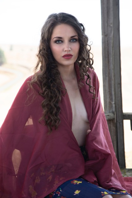 Female model photo shoot of Jessica Jaided