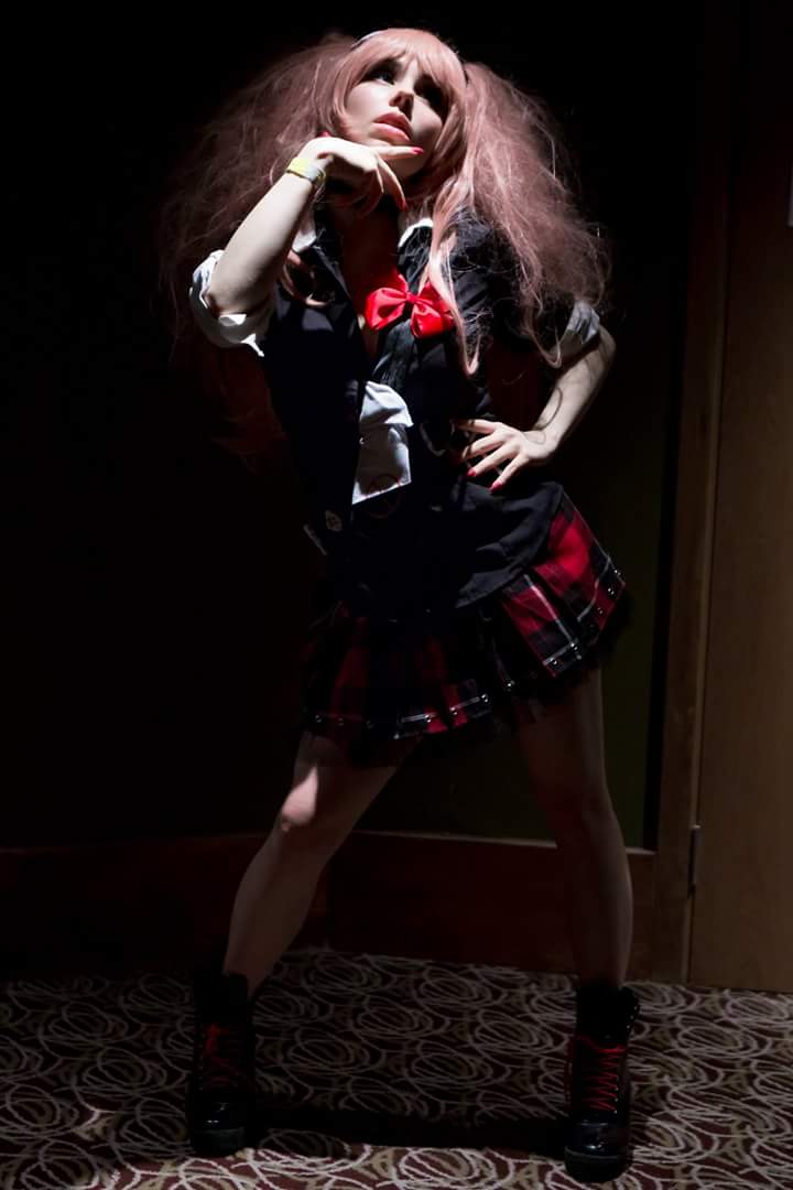 Female model photo shoot of naishiteru