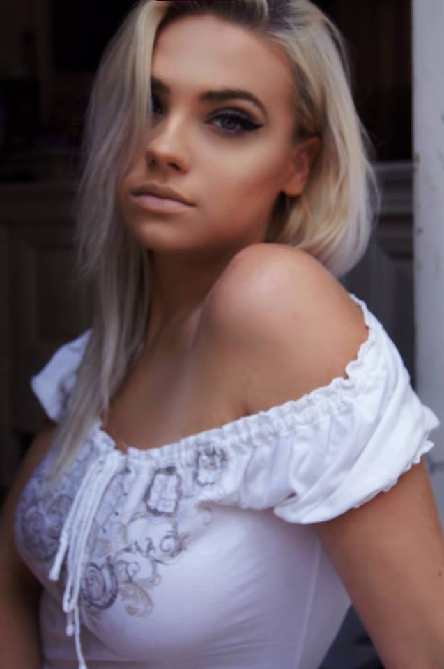 Female model photo shoot of LauraCitaviciute