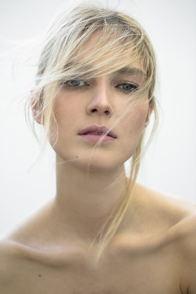 Female model photo shoot of Blondove