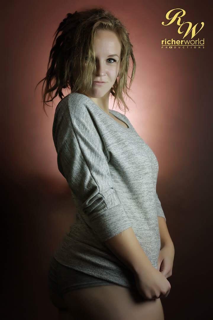 Female model photo shoot of ModelleAshley