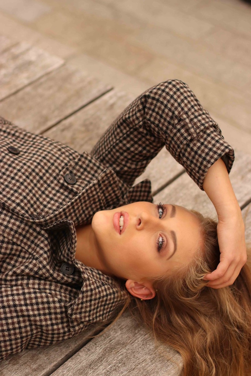 Female model photo shoot of Angelika Morus