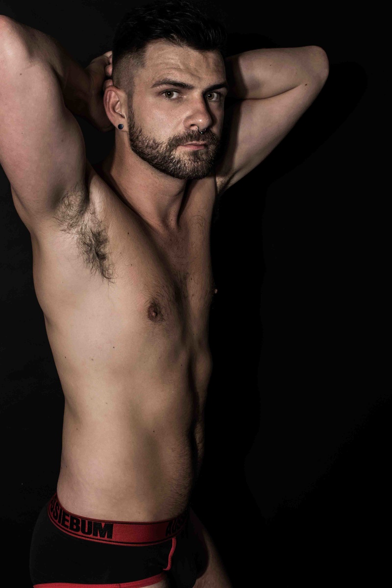 Male model photo shoot of Darren Pickersgill