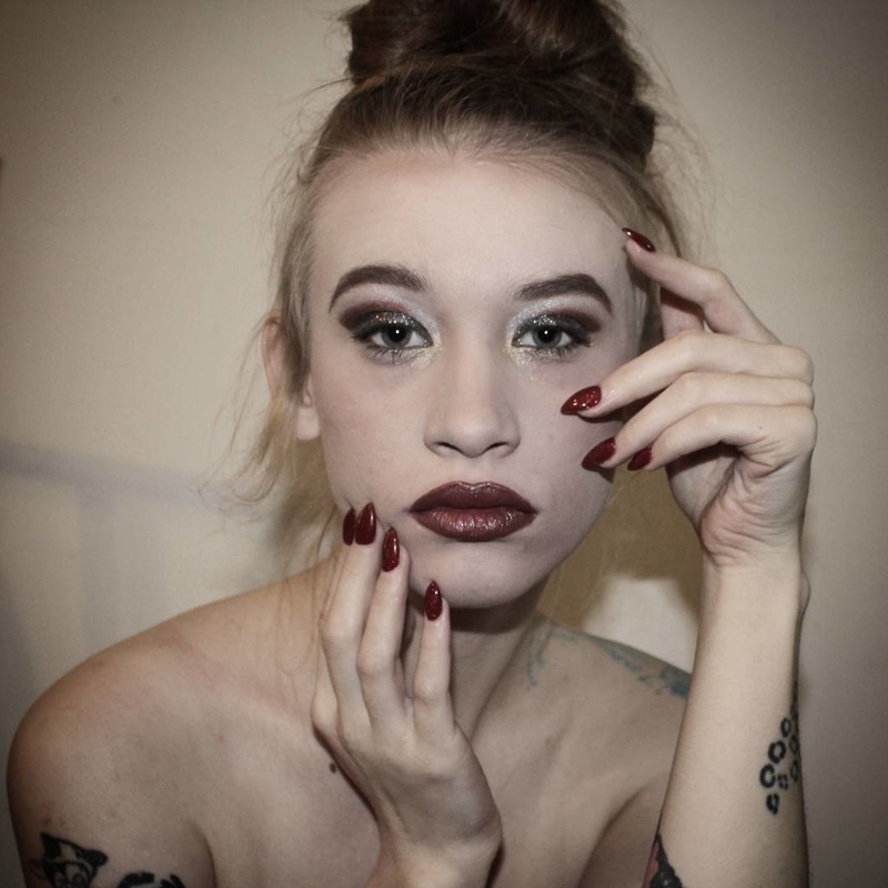 Female model photo shoot of Ellie Gold