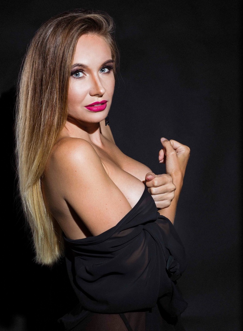 Female model photo shoot of olga kolleeny photo
