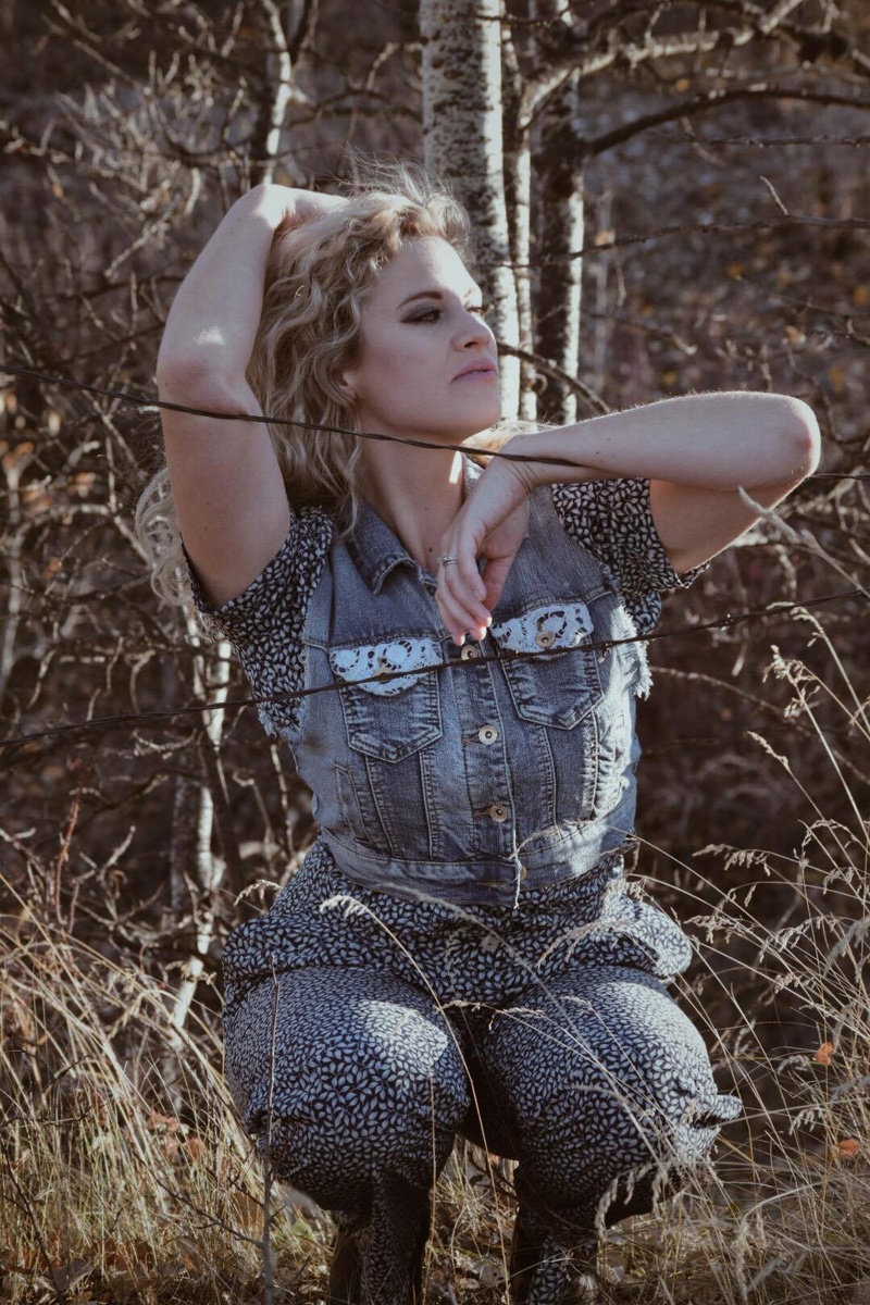 Female model photo shoot of geegeestas