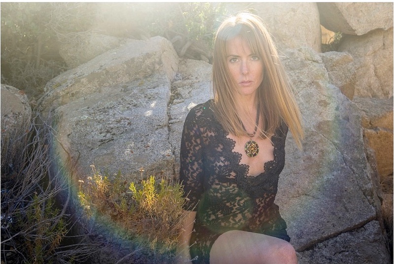 Female model photo shoot of Della in Lake Arrowhead Pinnacles