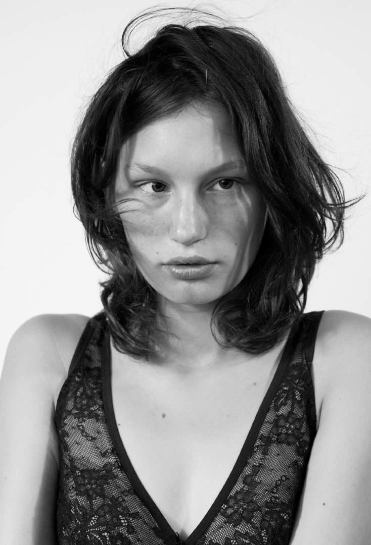 Female model photo shoot of Sserafina in Reggio-Emilia