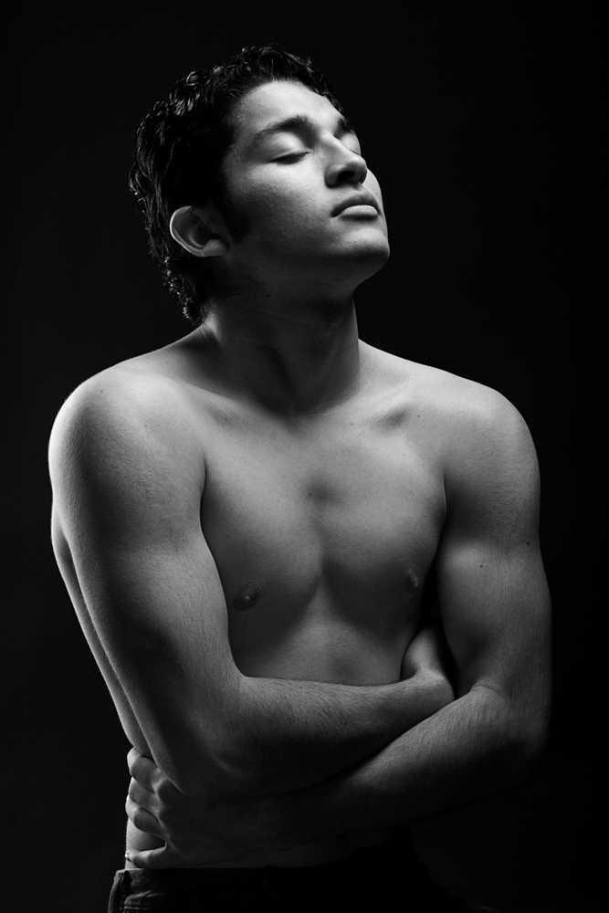 Male model photo shoot of Aaron Gomez