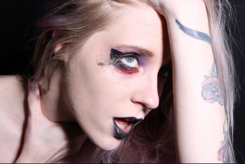 Female model photo shoot of VioletOctober