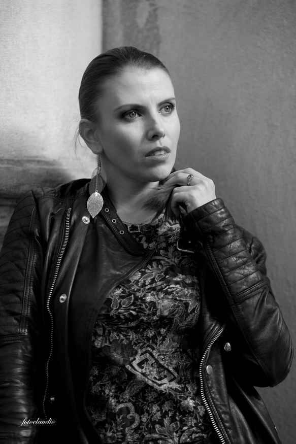Female model photo shoot of DianaNikolova