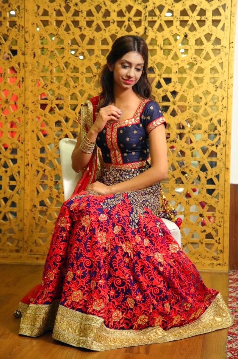 Female model photo shoot of Ashni Johal