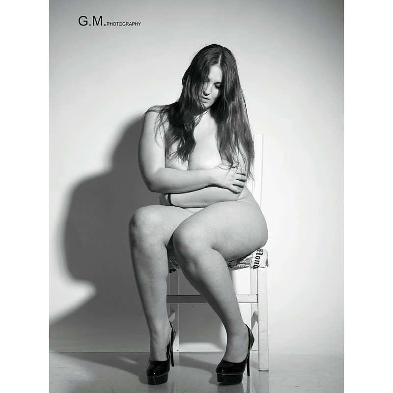 Female model photo shoot of Madia Garganese in Piemonte