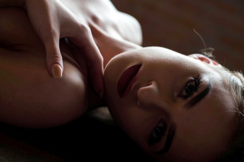 Female model photo shoot of Eden Bond