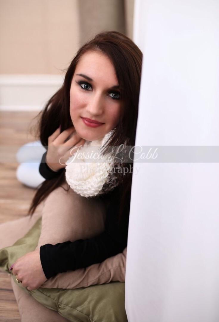 Female model photo shoot of Anna_Lawson