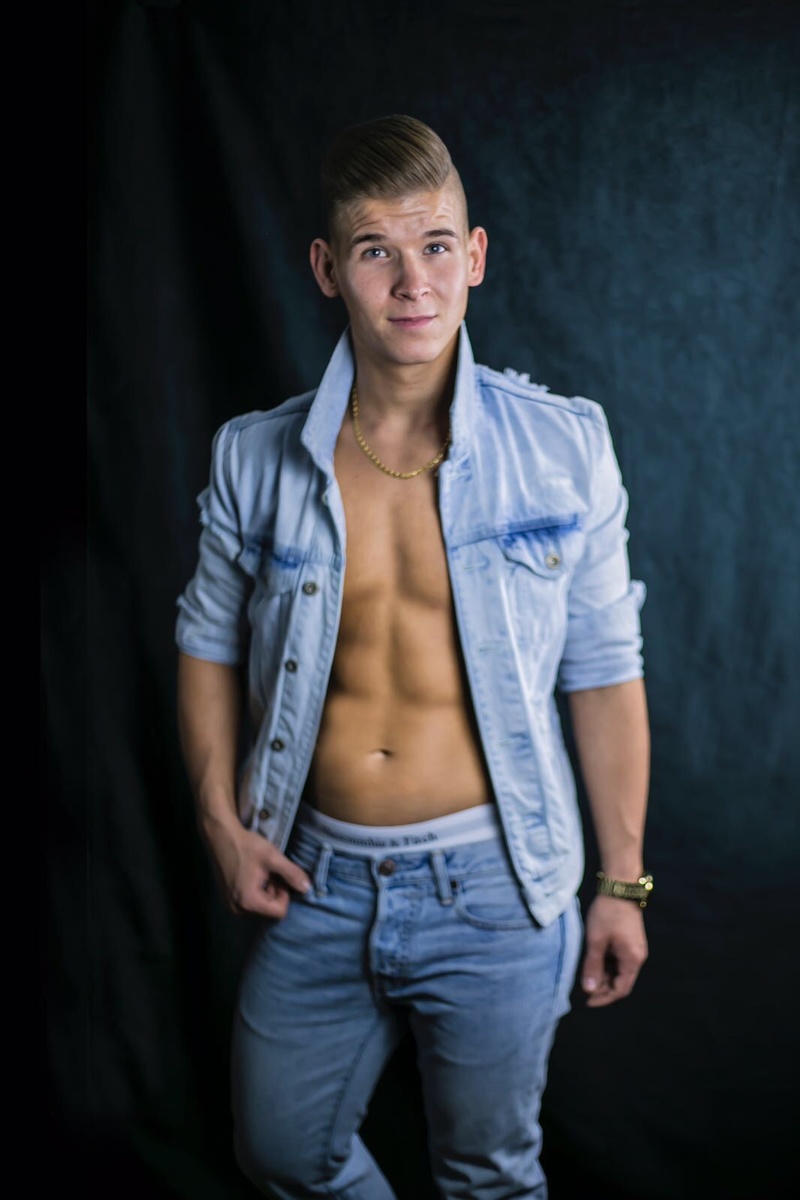 Male model photo shoot of Joeyyy_94