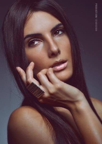 Female model photo shoot of AleksandraJelic 