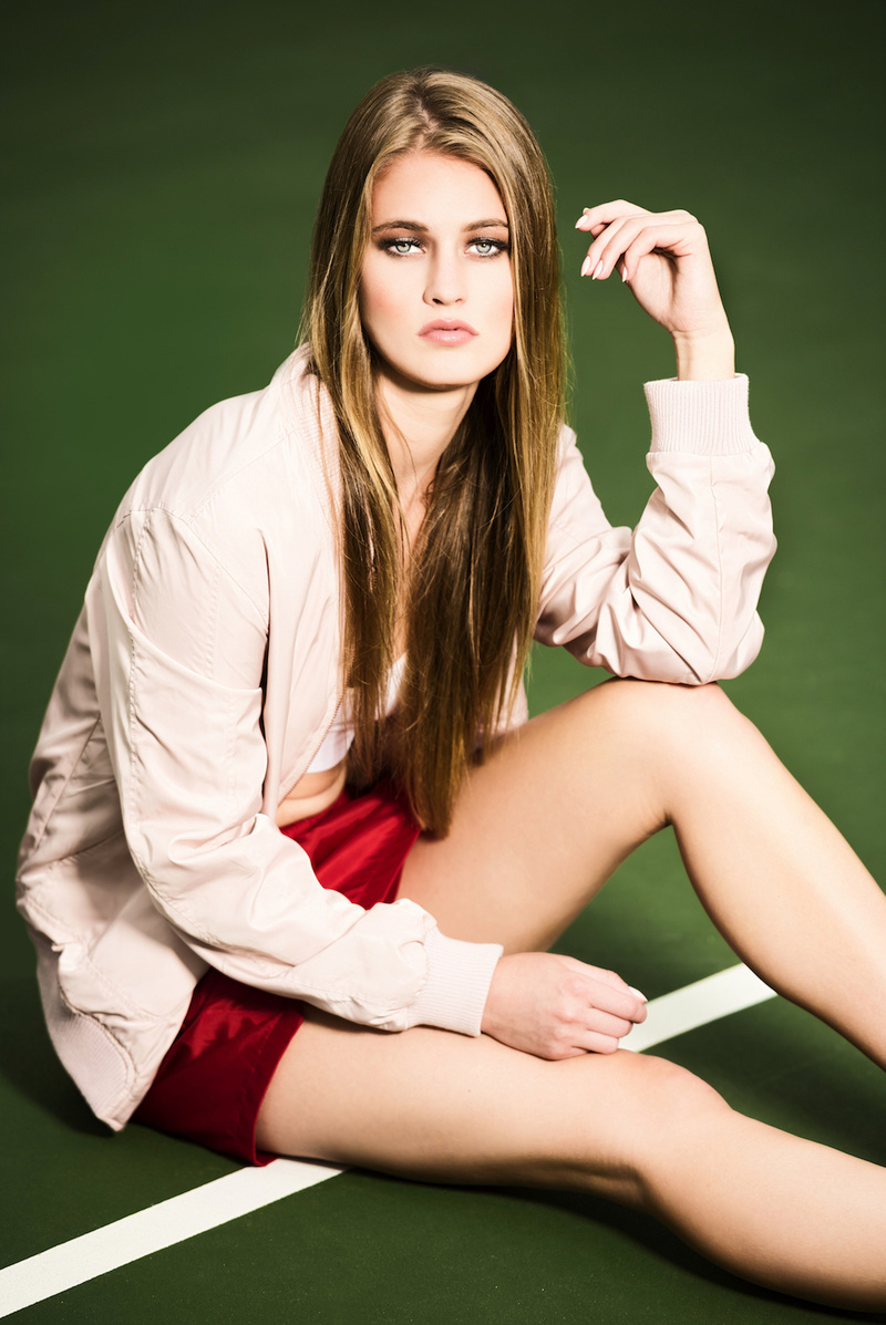 Female model photo shoot of Emily Metauten