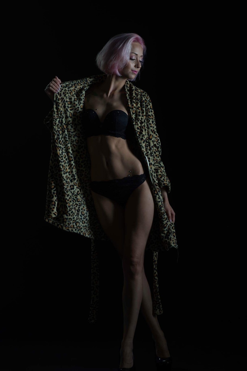 Female model photo shoot of LauraBroeckx in Turnhout Studio 22