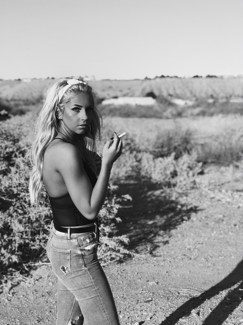Female model photo shoot of kaithyatt in Mesquite
